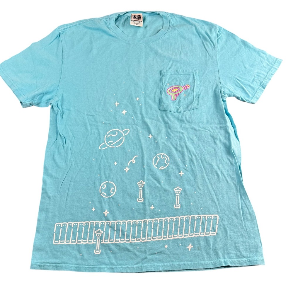 OMOCAT Otherworld Space Graphic Pocket T-Shirt Aqua Blue‎ Mens Large Omori 553